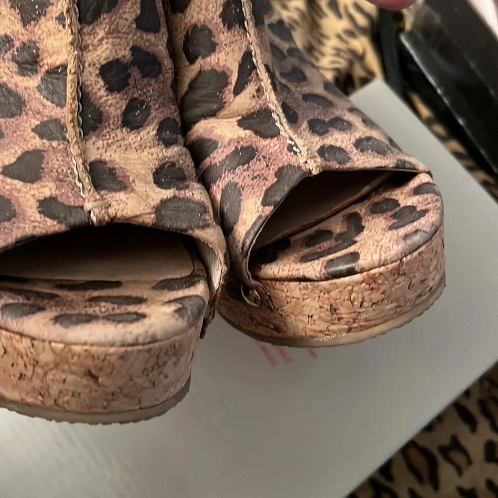 Micheal Kors size 10 leopard print platform wedge cork heel genuine leather